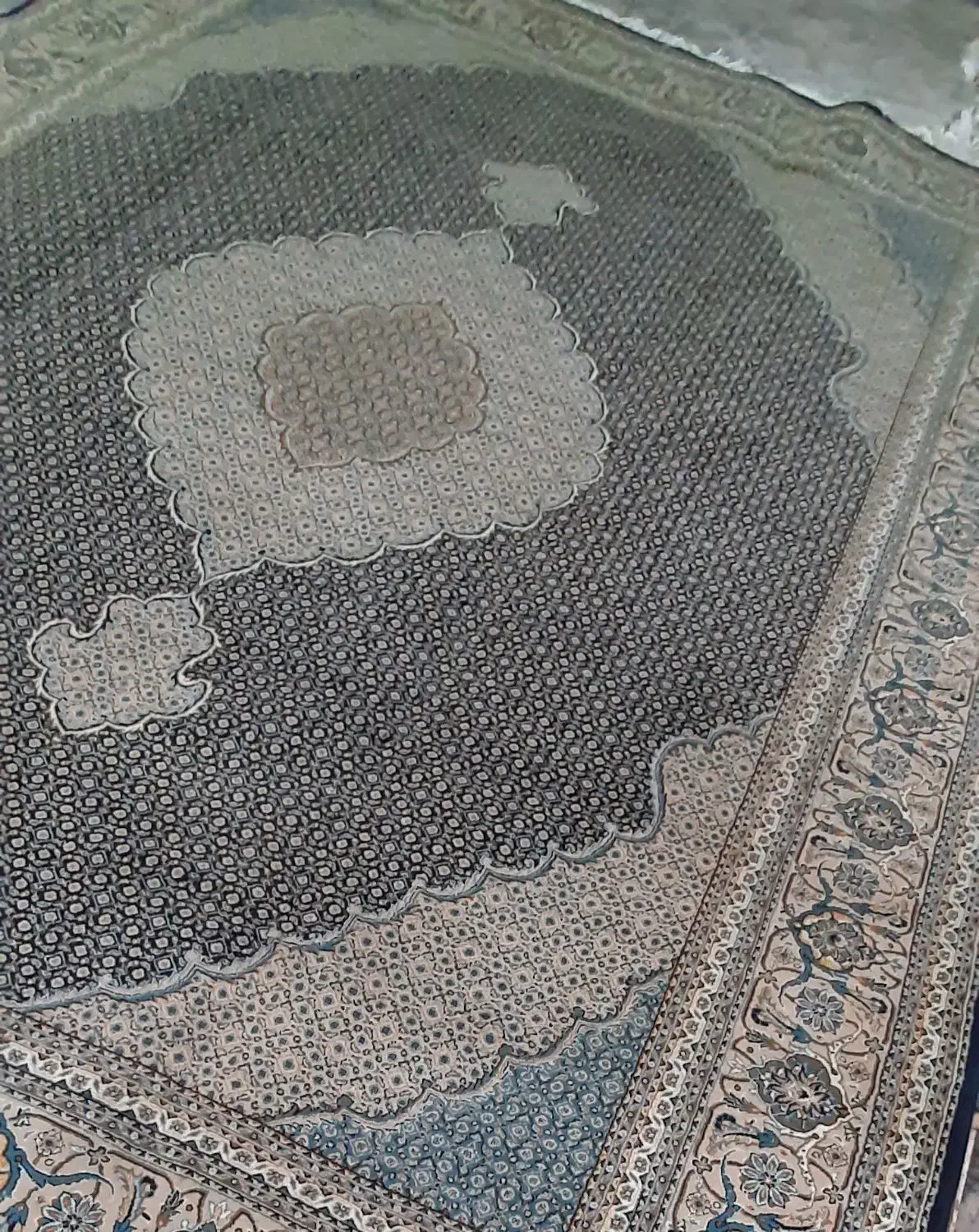 یک فرش ماشینی ۱۲متری|فرش|کرمانشاه, |دیوار