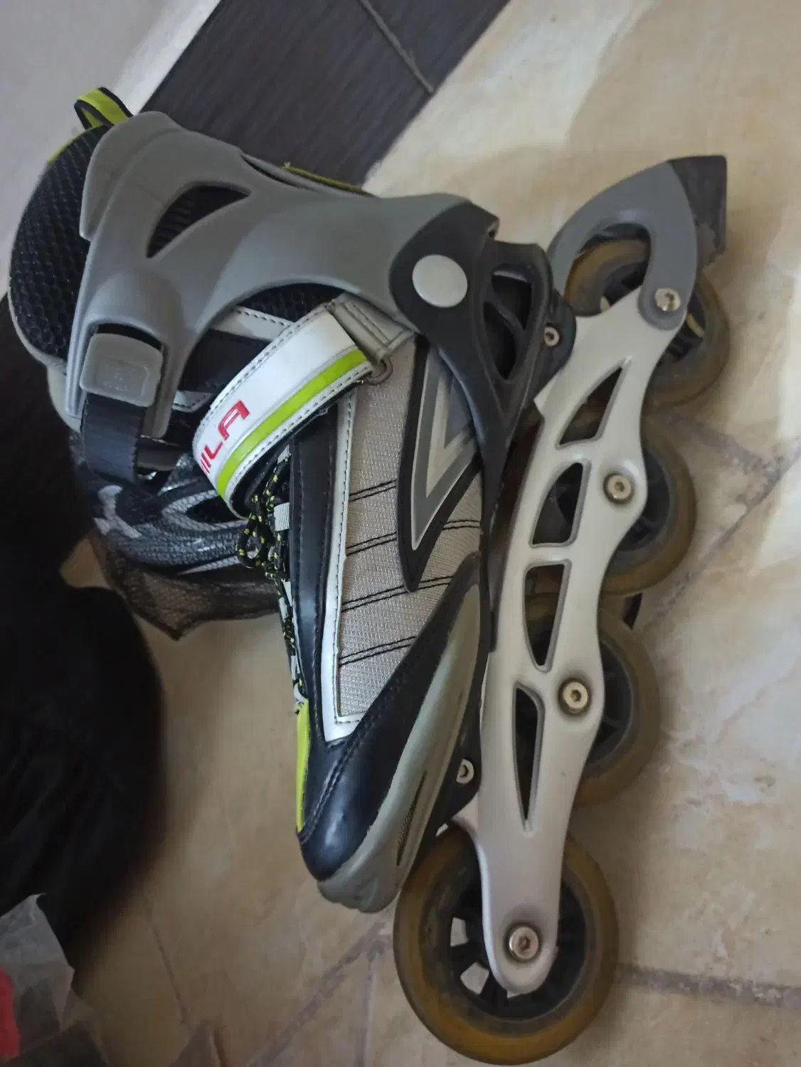 فروش کفش اسکیت برند فیلا اصل با تمام وسایل حفاظتی|دوچرخه، اسکیت، اسکوتر|بندر کنگان, |دیوار