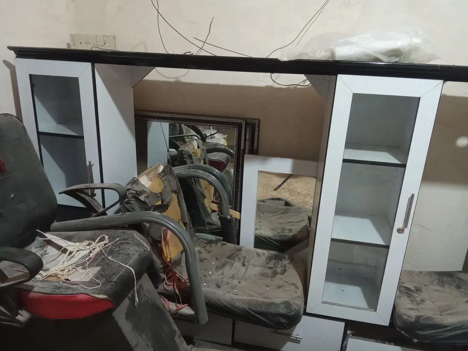 ویترین آرایشگاه|آرایشگاه و سالنهای زیبایی|خوی, |دیوار