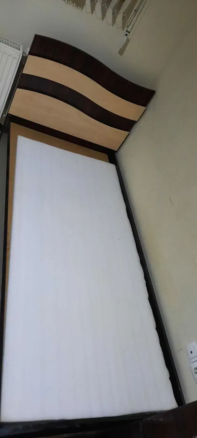 تخت وکمد جوان|تخت و سرویس خواب|صدرا-فارس, فاز ۱|دیوار