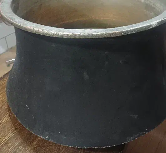دیگ مسی|ظروف پخت‌وپز|سامان, |دیوار