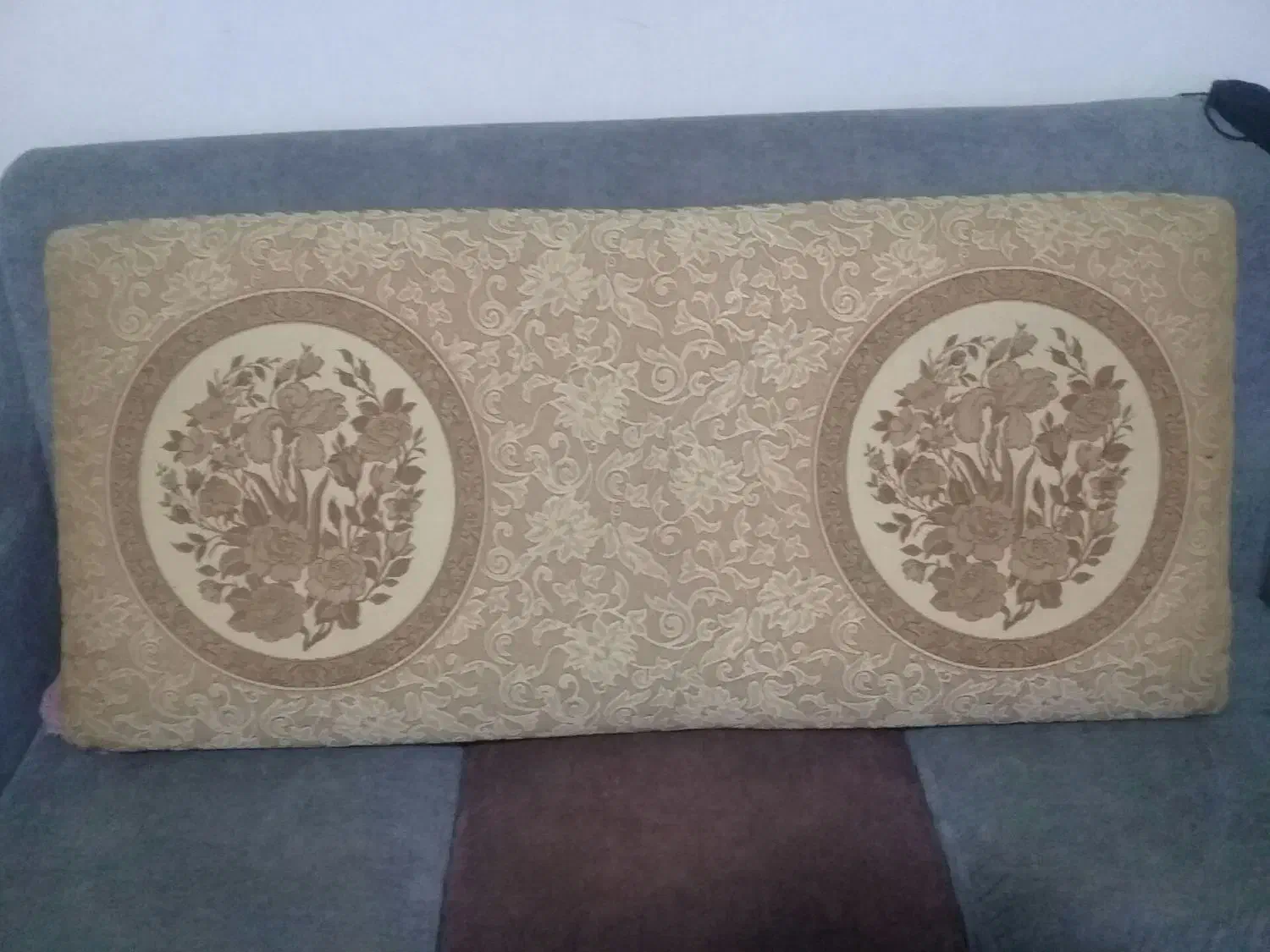 پشتی محکم وبزرگ|پشتی|رشت, شهرک صبا|دیوار