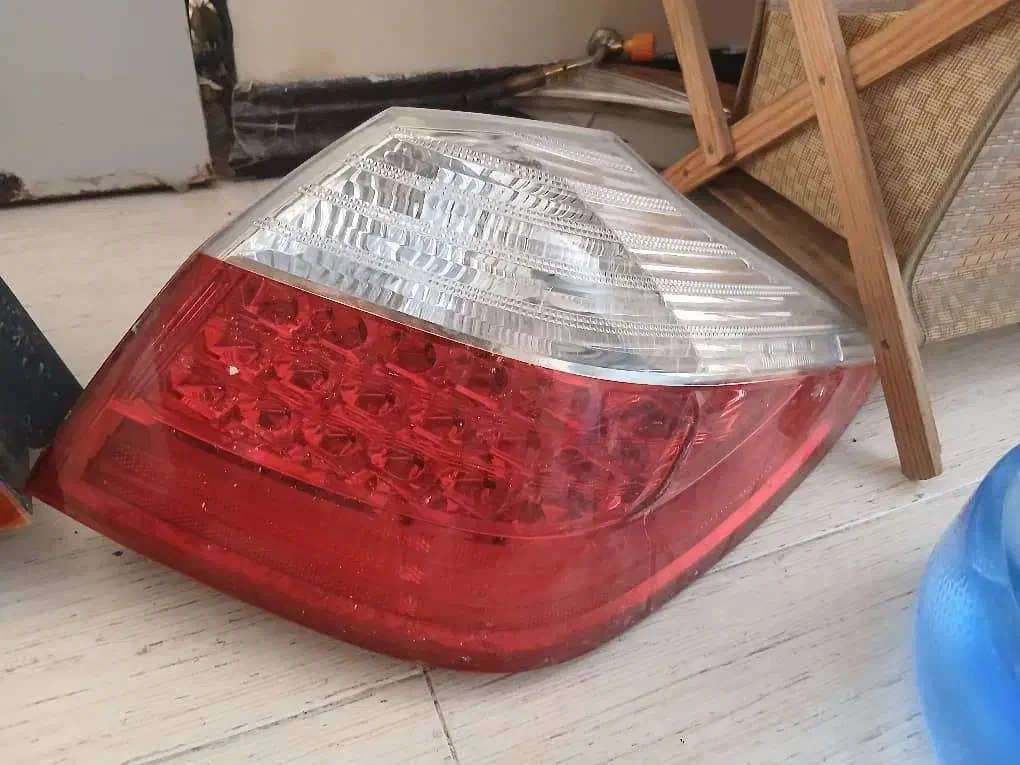 ۳عددچراغ خطر جنسیس ۲۰۱۱|قطعات یدکی و لوازم جانبی|بندرعباس, |دیوار