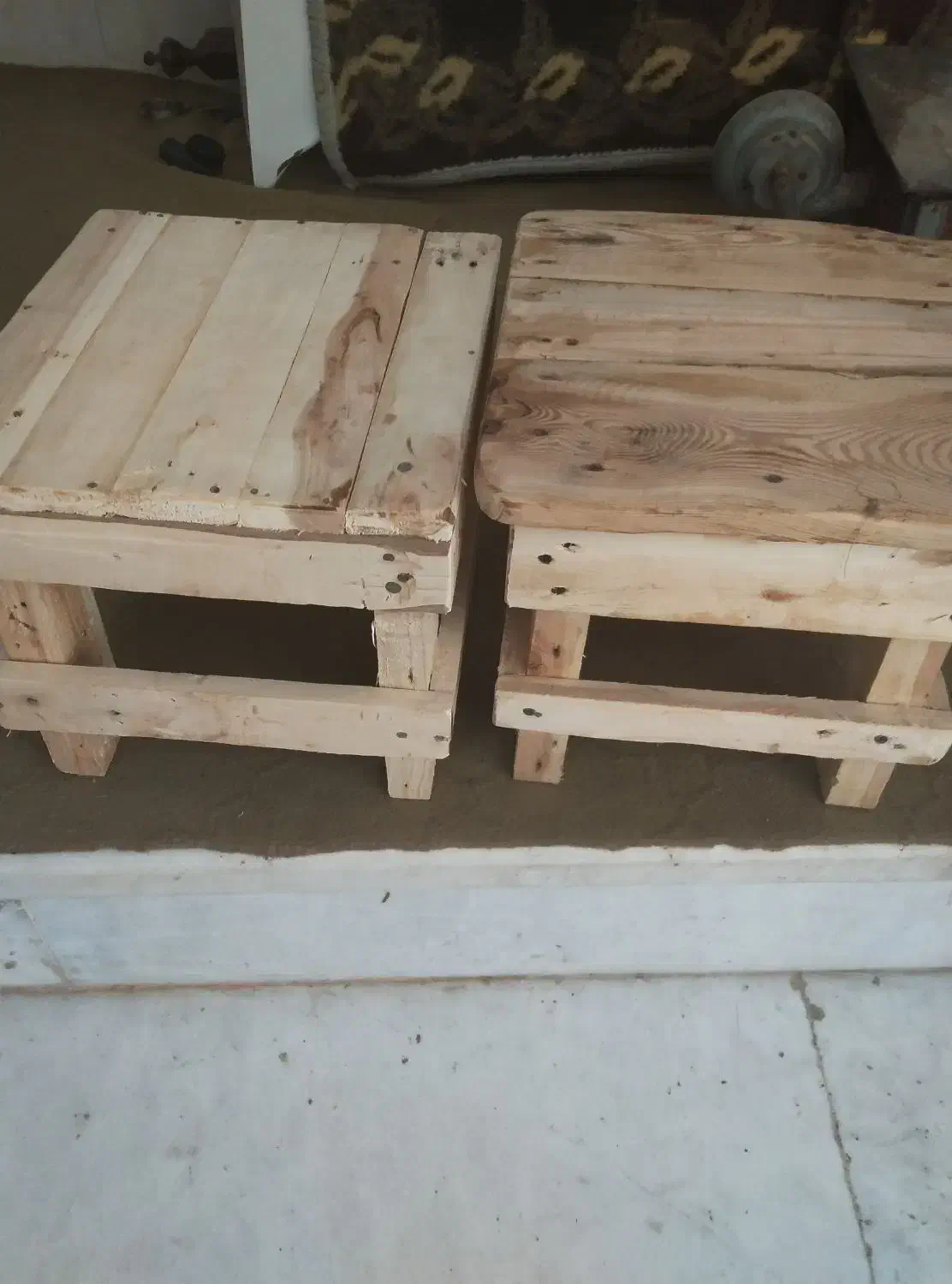 کرسی چوبی برای نشستن|صندلی و نیمکت|بندر گناوه, |دیوار