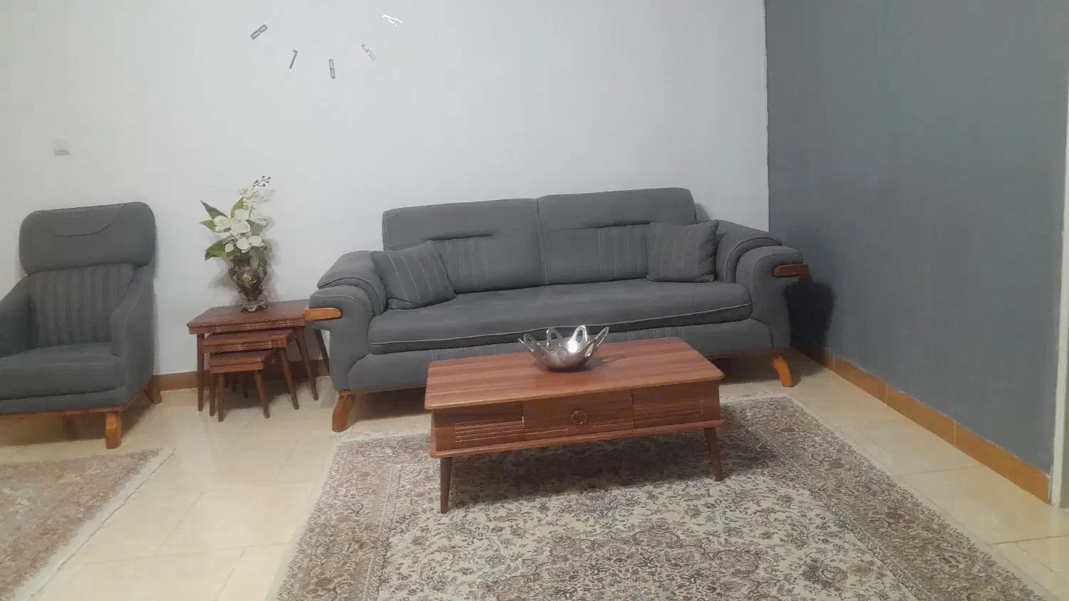 مبل به همراه جلو مبلی و سه عدد عسلی|مبلمان خانگی و میز عسلی|رشت, انصاری|دیوار