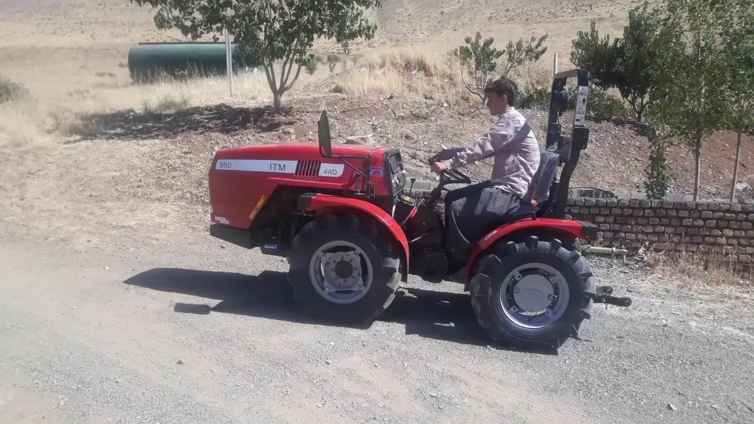 تراکتور باغی کمرکش ۹۵۰خشک برج ۲  /۱۴۰۴|خودرو سنگین|کرمانشاه, |دیوار