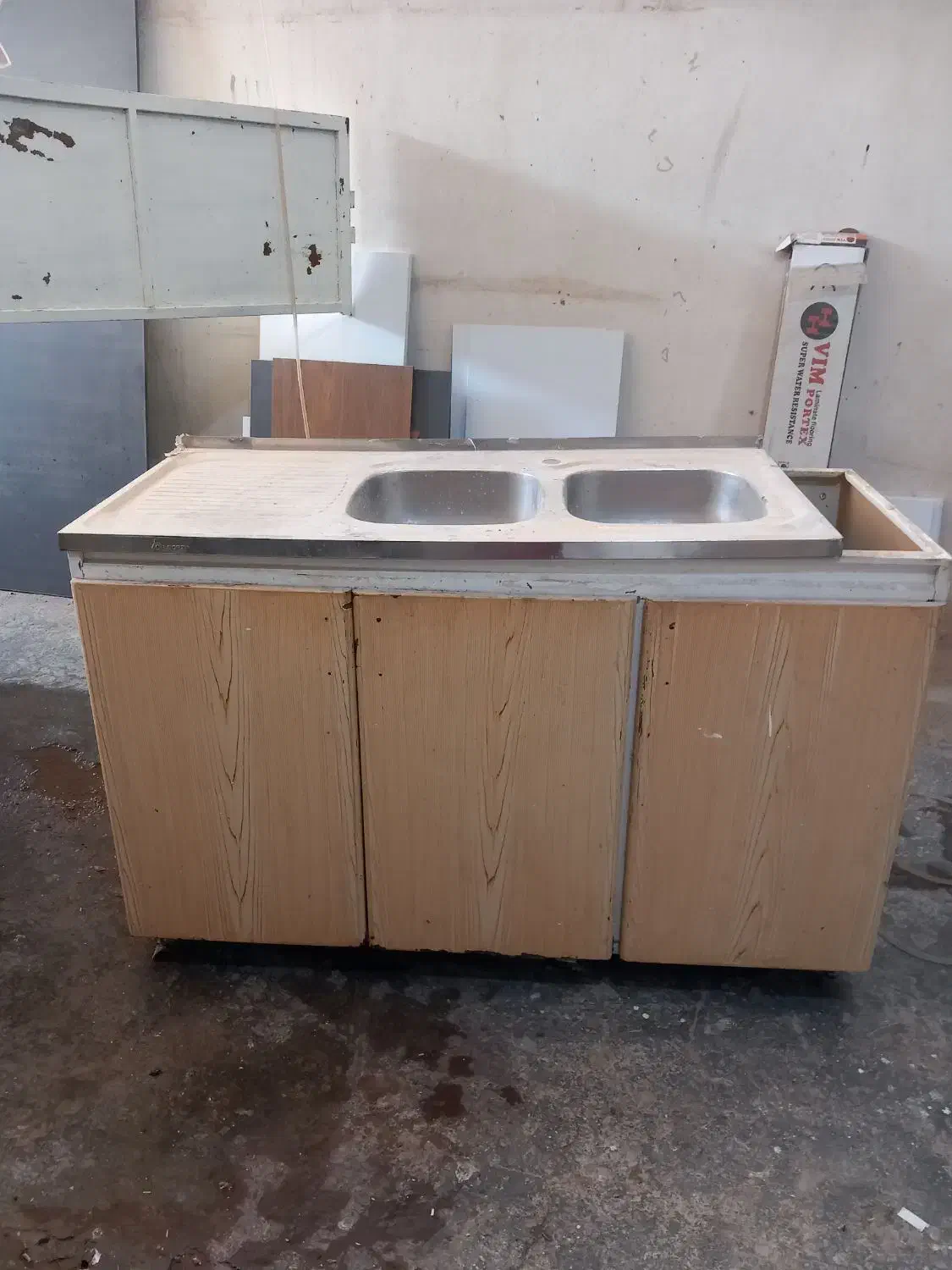 سه عدد کابینت فلزی به همراه سینک وهود|آبچکان و نظمدهنده ظروف|شیراز, چشمه سید صفری|دیوار