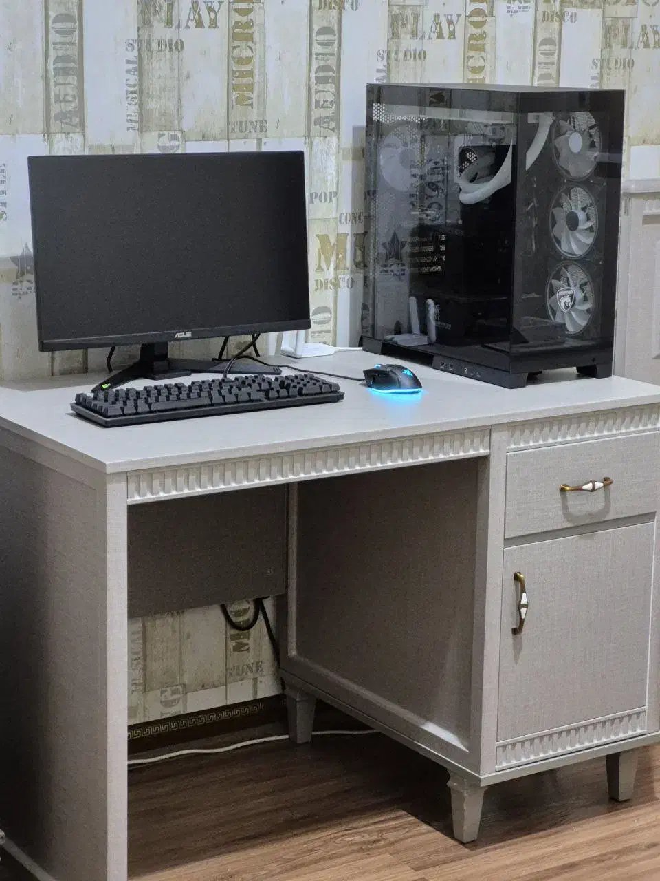 میز تحریر|میز تحریر و کامپیوتر|تهران, علم و صنعت|دیوار