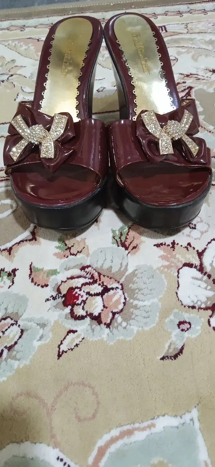 کفش مجلسی|کیف، کفش، کمربند|مسجد سلیمان, |دیوار