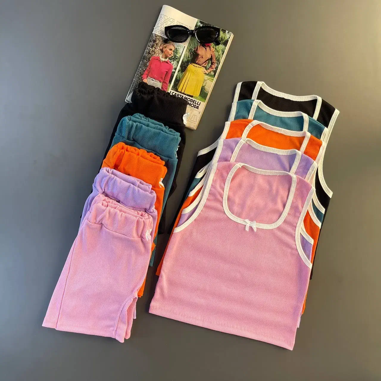 لباسهای باشگاهی و خونگی|لباس|رباط‌کریم, رباط‌کریم|دیوار