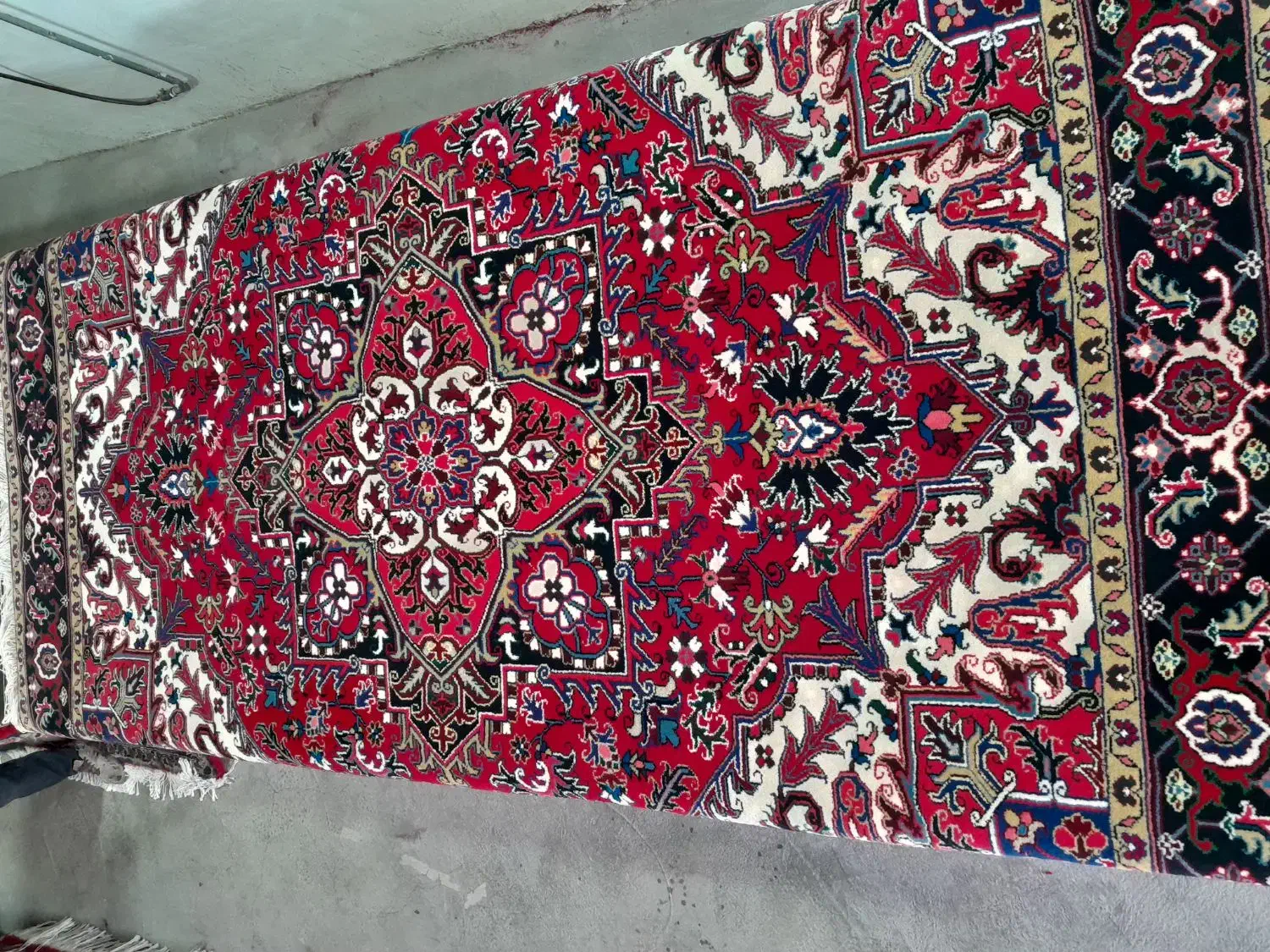 پرداخت انواع فرش های دستبافت|فرش|بستان آباد, |دیوار