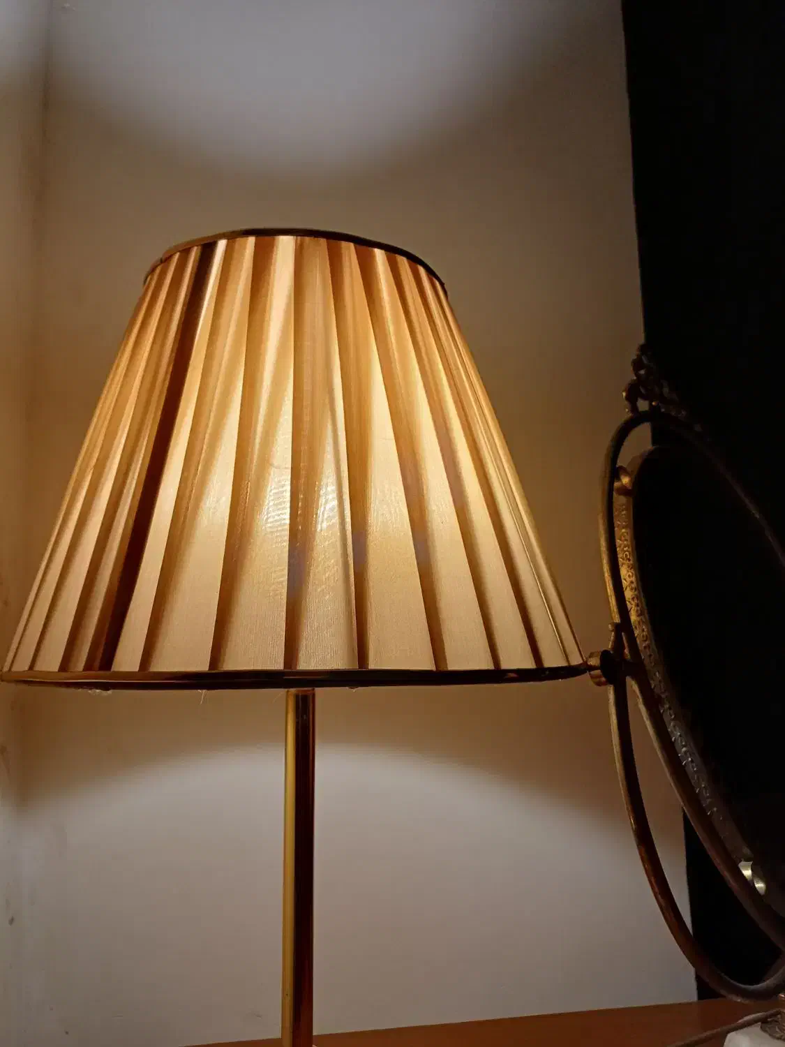 آباژور طلایی|چراغ خواب و آباژور|گنبد کاووس, |دیوار