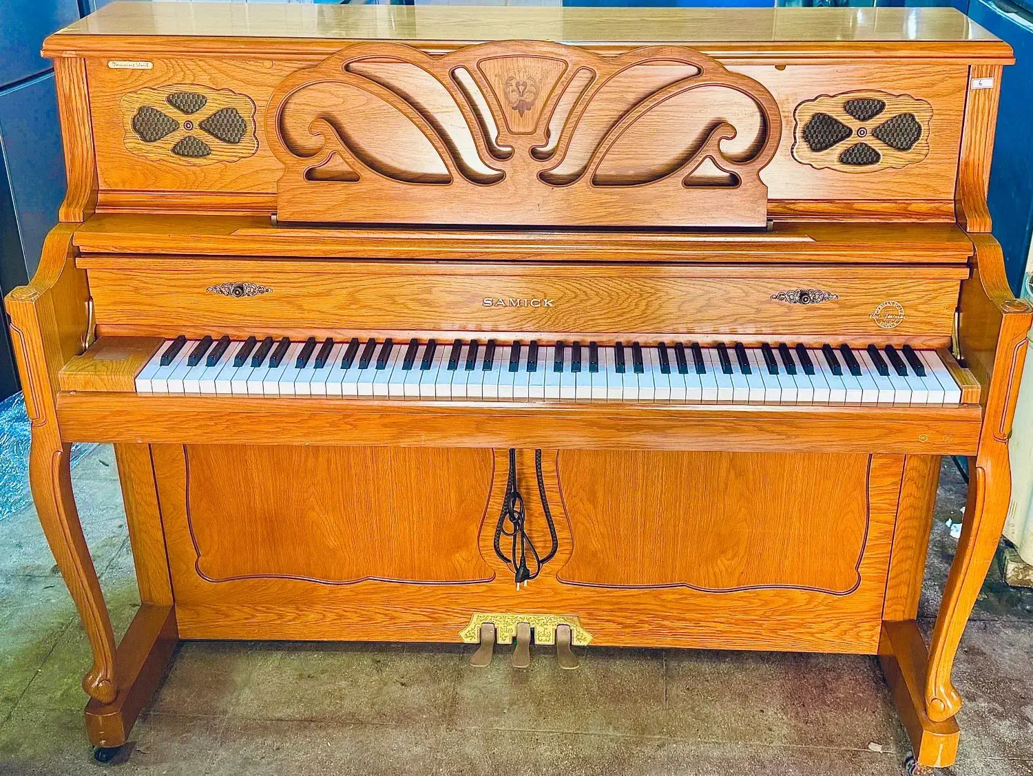 پیانو آکوستیک|پیانو، کیبورد، آکاردئون|صدرا-فارس, فاز ۱|دیوار