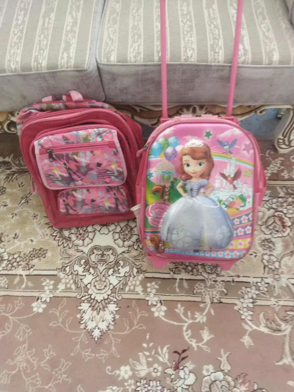 کیف مدرسه|کیف، کفش، کمربند|شاهین‌شهر, گزبرخوار|دیوار