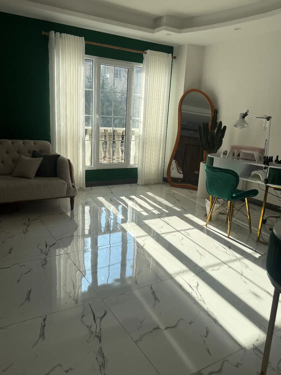 اجاره میز ناخن، میکاپ، رنگ و لایت، فیشیال|استخدام درمانی، زیبایی، بهداشتی|رشت, سعدی (تختی)|دیوار