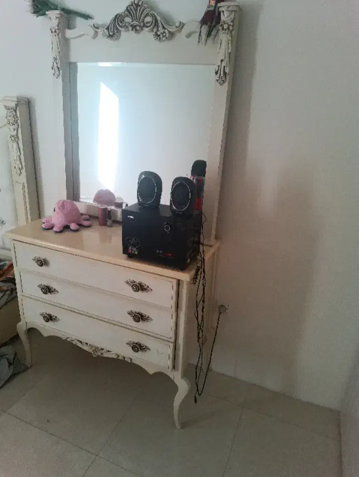 تخت دونفر به همراه میز آرایش وپا تختی|تخت و سرویس خواب|نسیم‌شهر, |دیوار