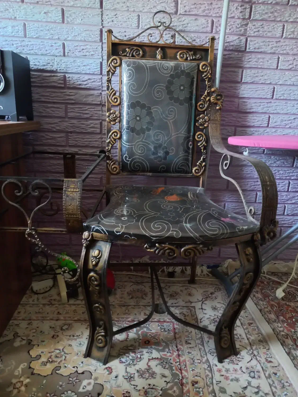 صندلی فرفورژه تلفن|صندلی و نیمکت|رشت, آزادگان|دیوار