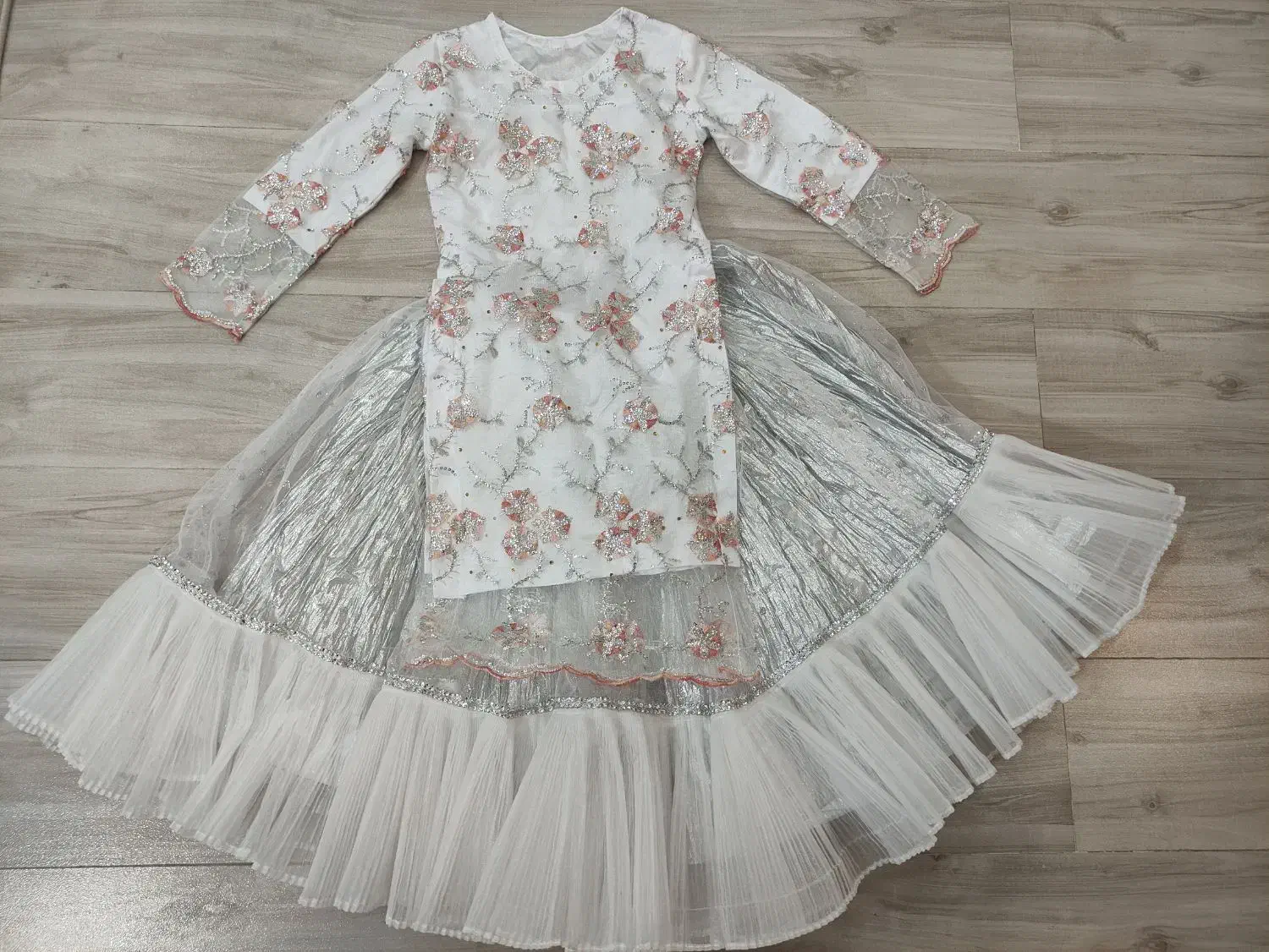 لباس محلی بچه گانه|کفش و لباس بچه|فولادشهر, B4|دیوار