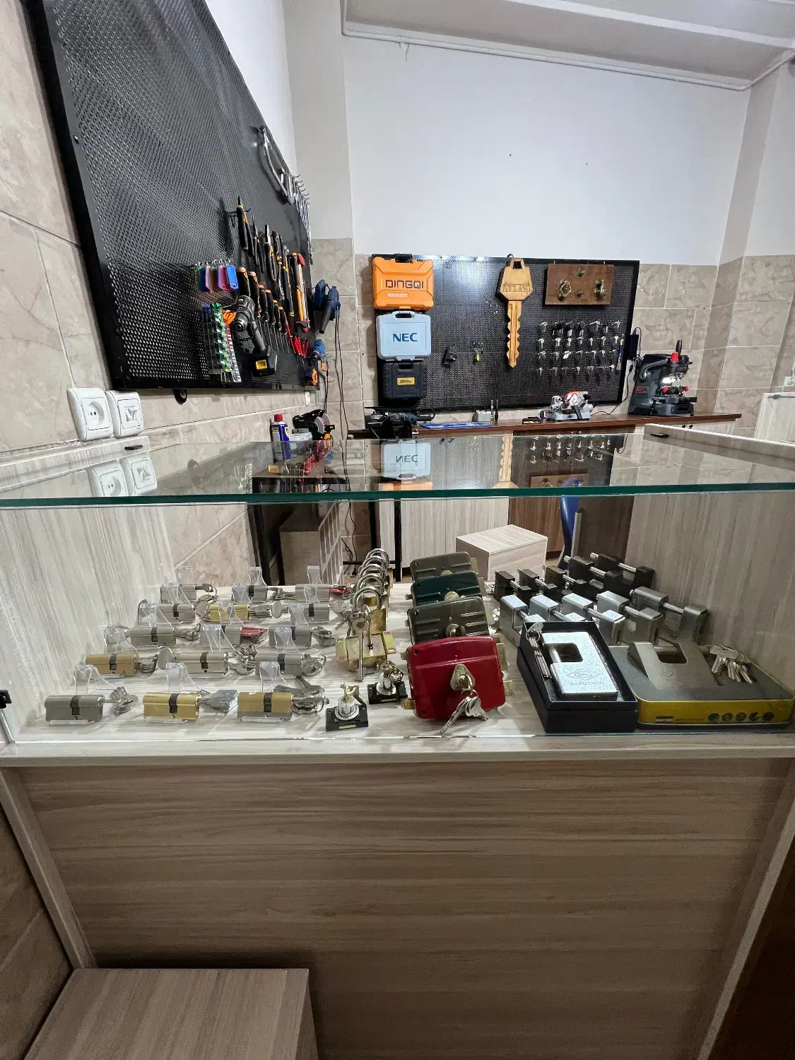 کلیدسازی۲۴ساعته بازکردن درب ضدسرقت وانواع قفل|خدمات پیشه و مهارت|کرمان, |دیوار