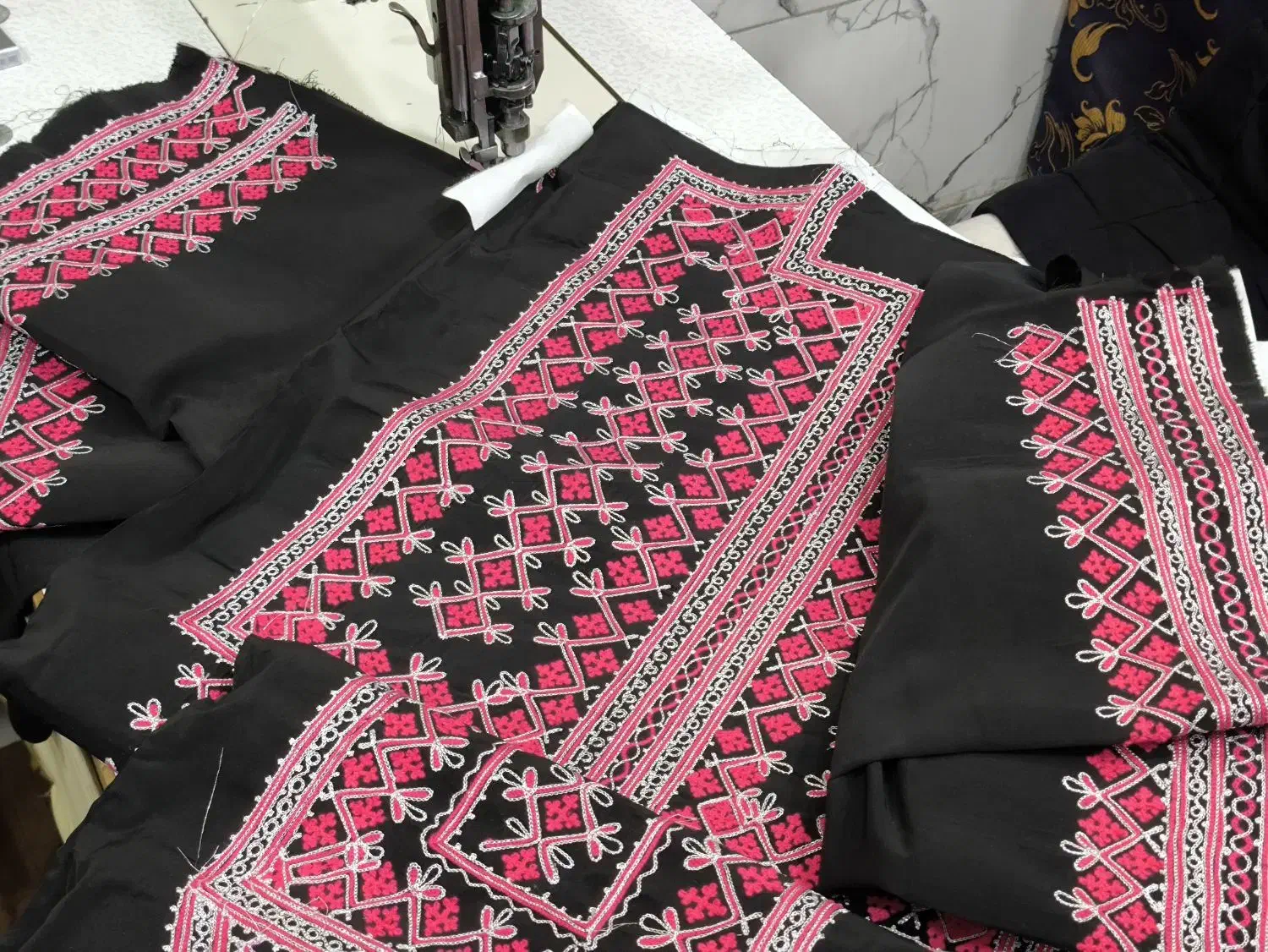 مغازه گلدوزی سراوان|چرخ خیاطی و ریسندگی|سراوان, |دیوار