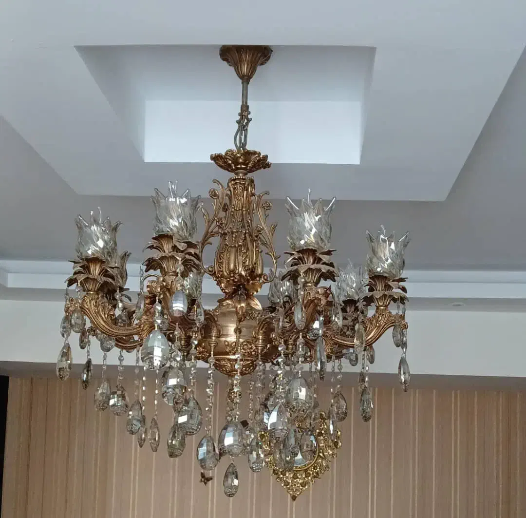 لوستر ۸شاخه برنزی کارشرکتی  به همراه میز فرشته|لوستر و چراغ آویز|پرند, فاز ۵|دیوار