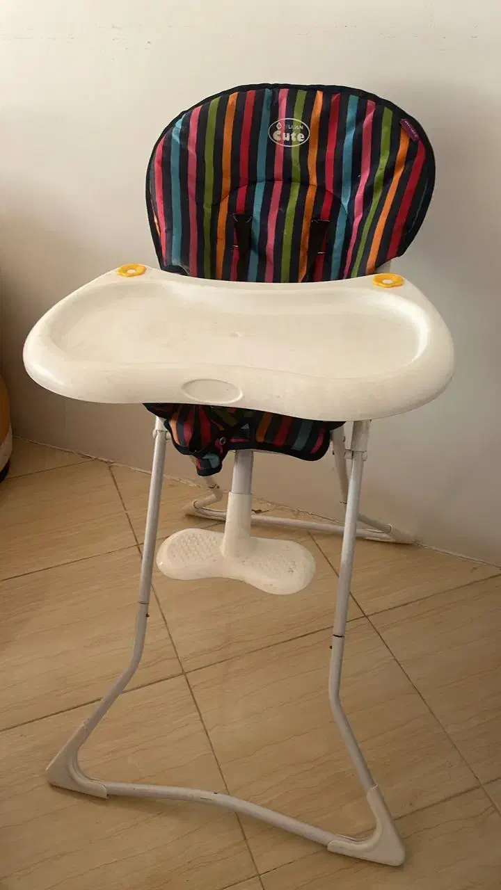 صندلی غذاکودک|تخت و صندلی بچه|تربت‌حیدریه, بی بی حسنیه|دیوار