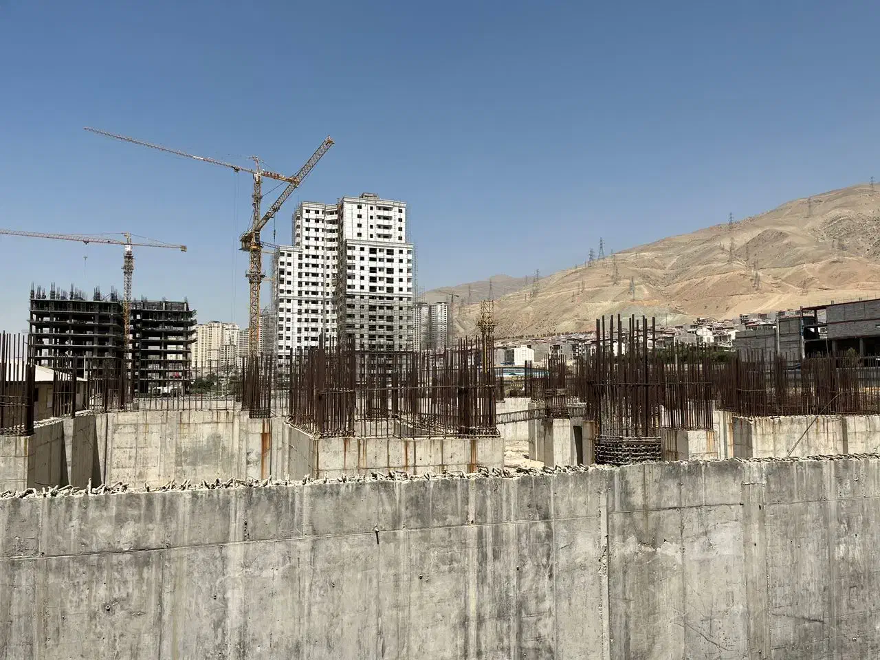 فروش واحد ۶۰ تا ۱۲۰ متری/دریاچه|فروش آپارتمان|تهران, گلستان (شهرک راه آهن)|دیوار