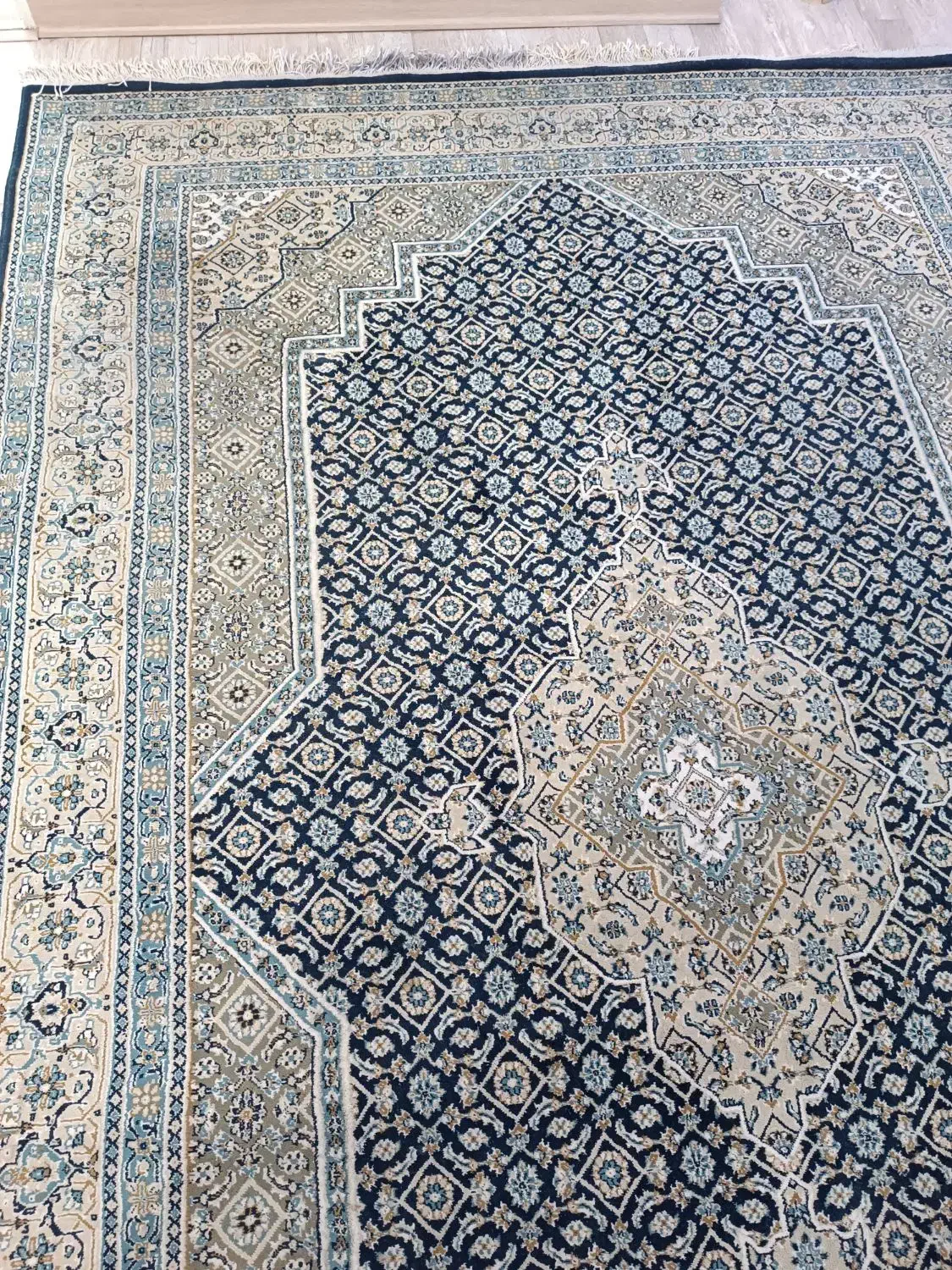 فرش،ماشینی.نقش ماهی قدیم|فرش|تهران, اوقاف|دیوار