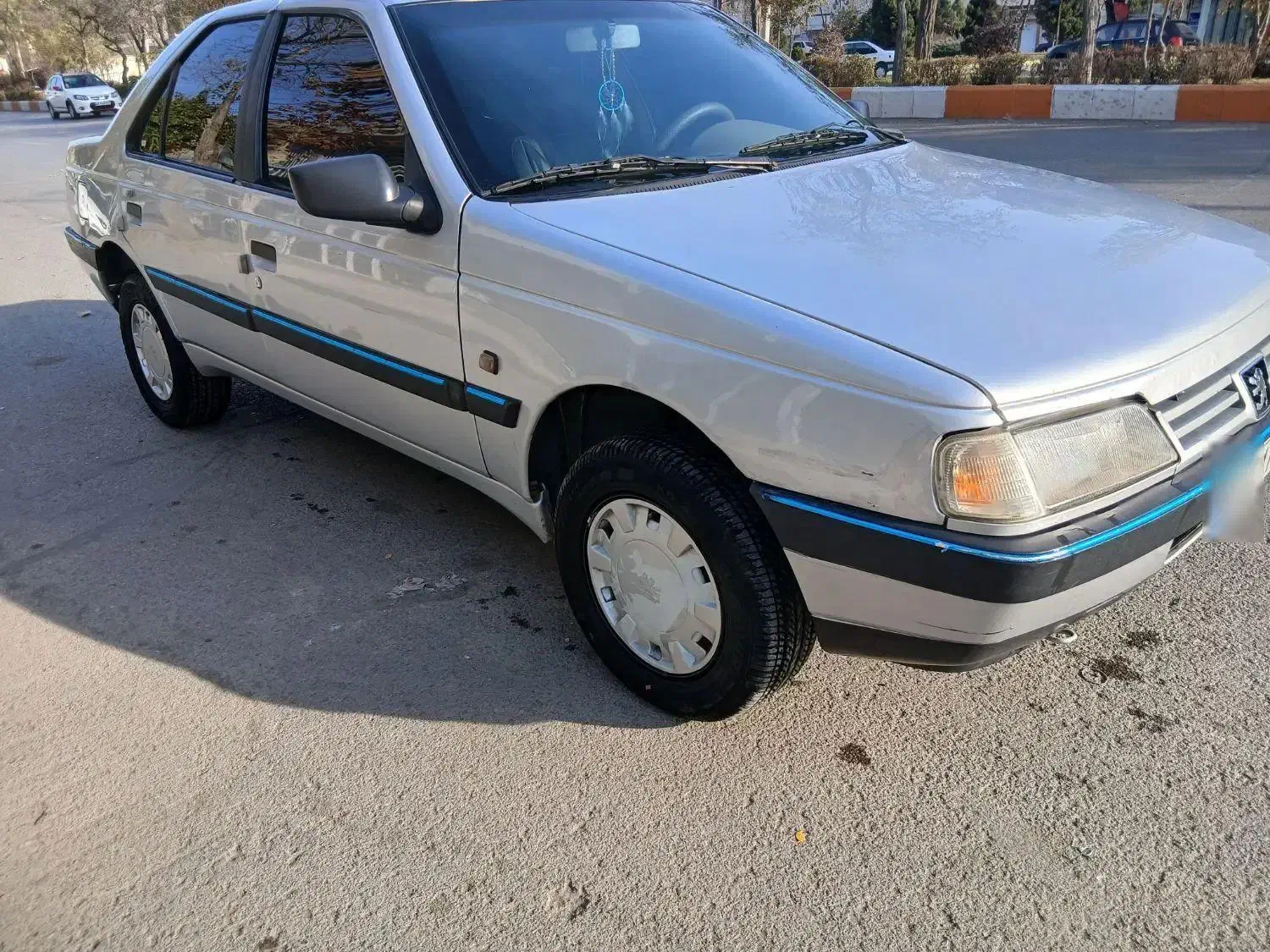 پژو۴۰۵نقره ای مدل ۹۳|خودرو سواری و وانت|اردبیل, |دیوار