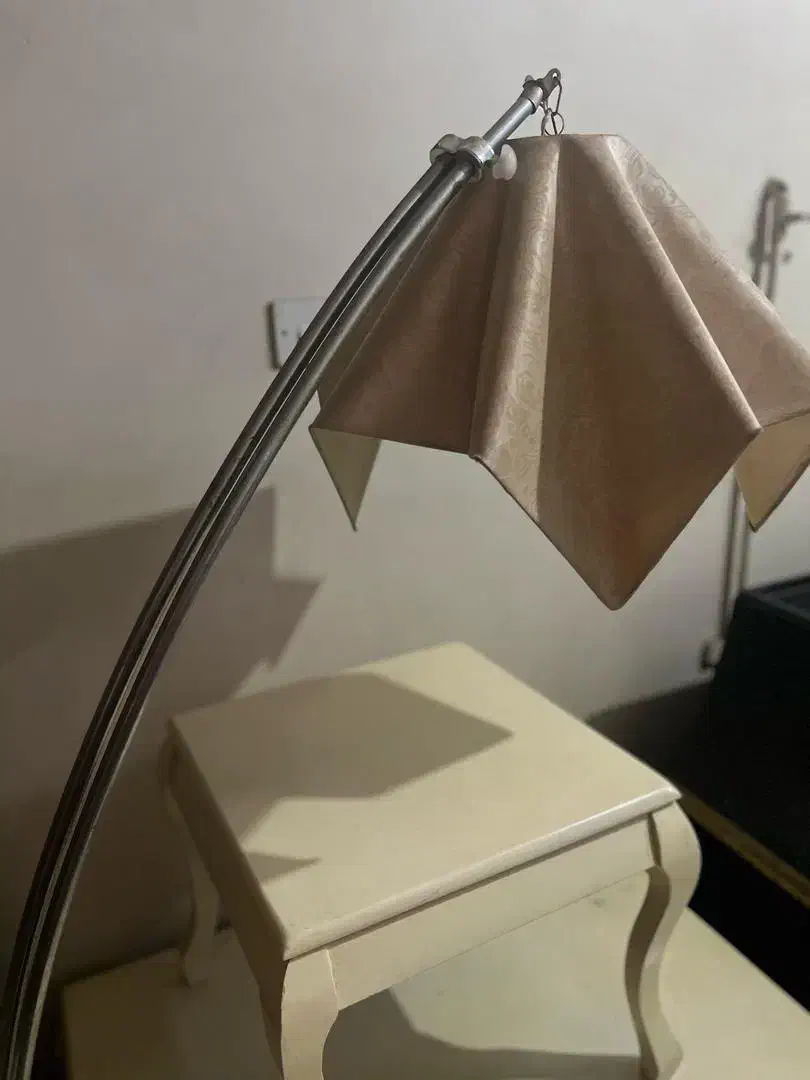 گل میز و آباژور کرم رنگ|مبلمان خانگی و میز عسلی|اهواز, سلطانمنش|دیوار