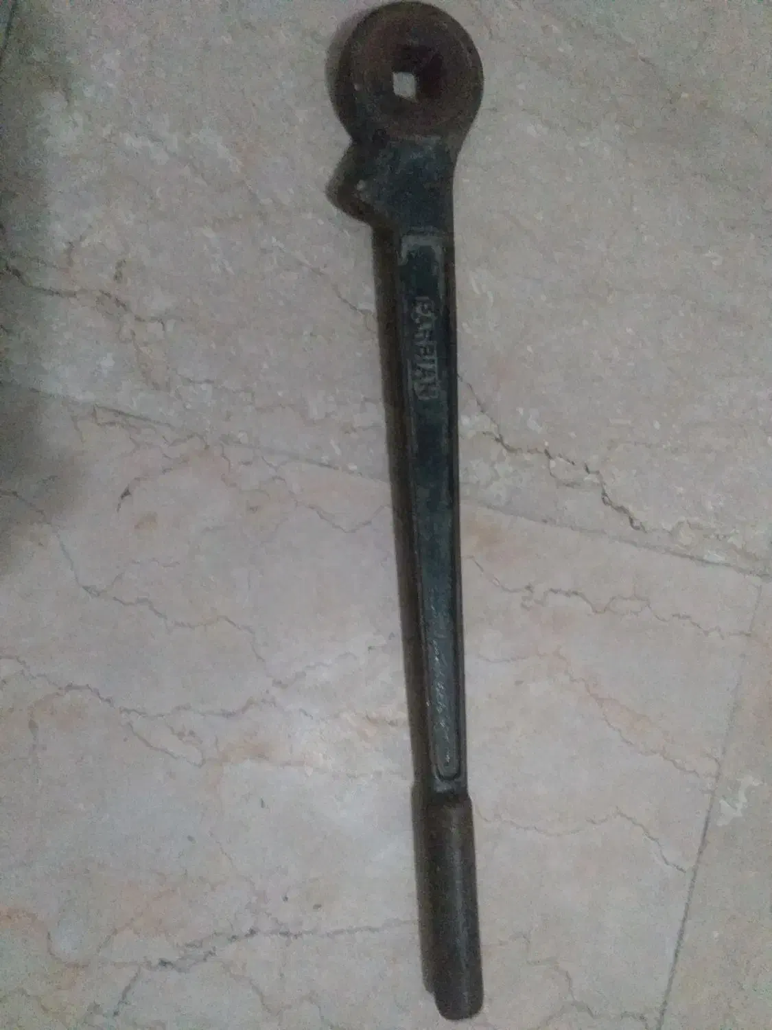 آچار|ابزارآلات|ساوه, |دیوار