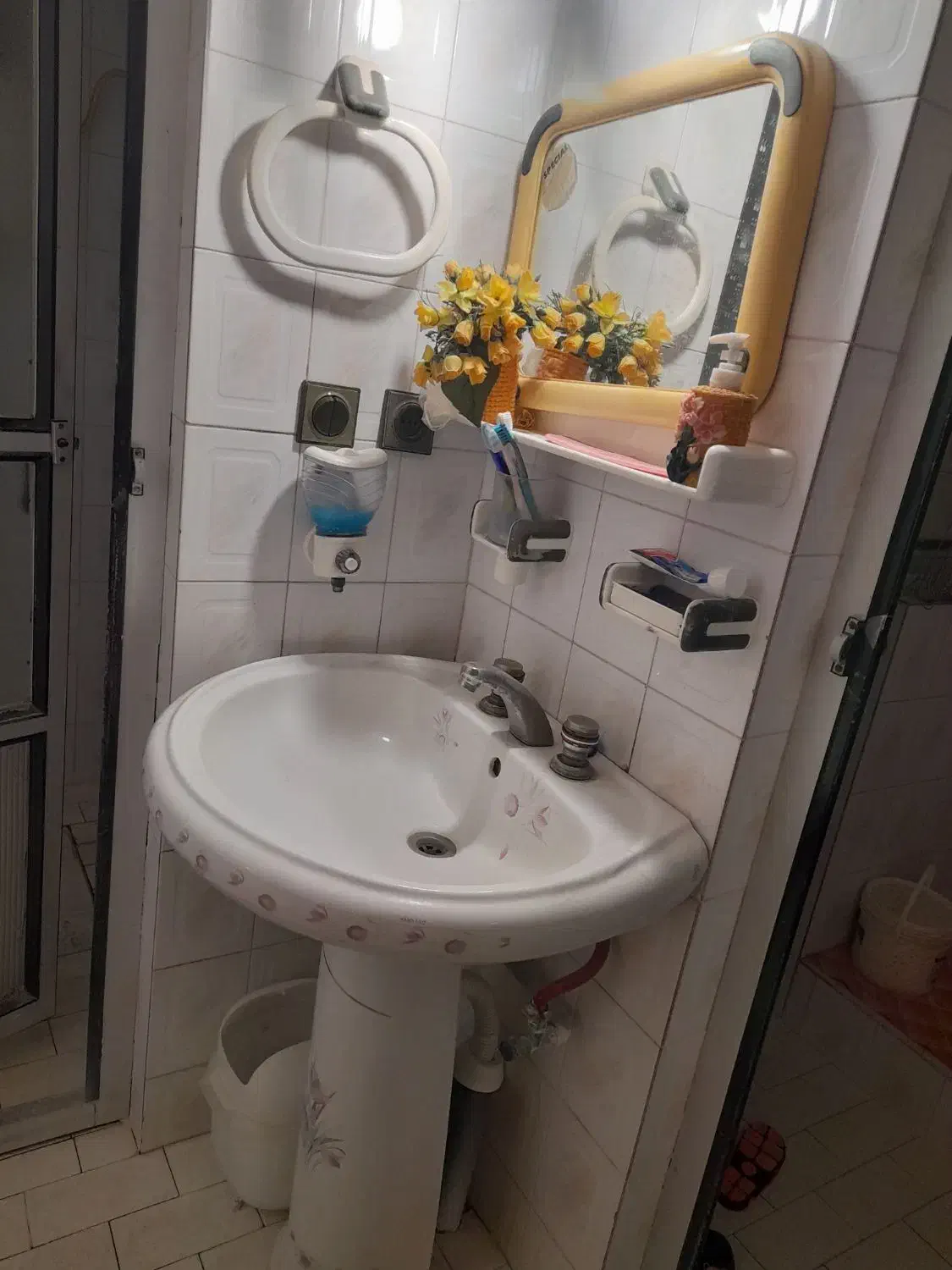 روشویی و اینه|لوازم سرویس بهداشتی|سیرجان, |دیوار