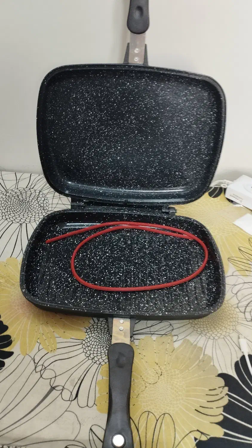 تابه دوطرفه نو|ظروف پخت‌وپز|گلبهار, شهر جدید گلبهار|دیوار