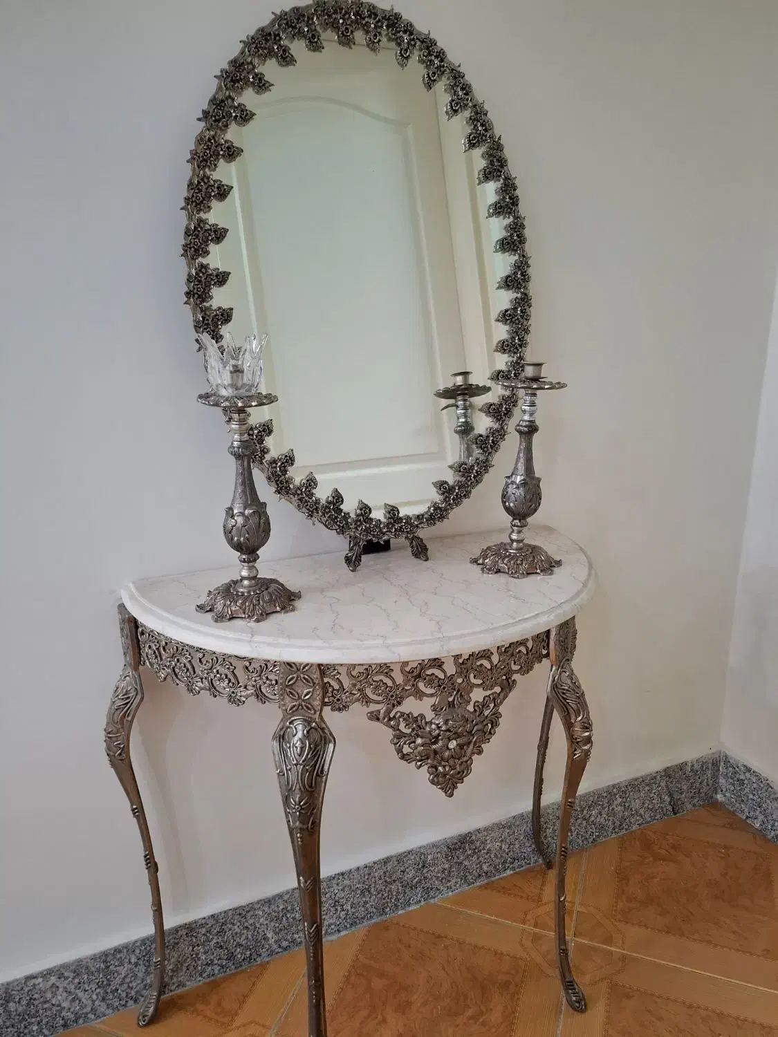 آینه و شمعدان|آینه|ری, شهید غیوری (ابن باویه)|دیوار