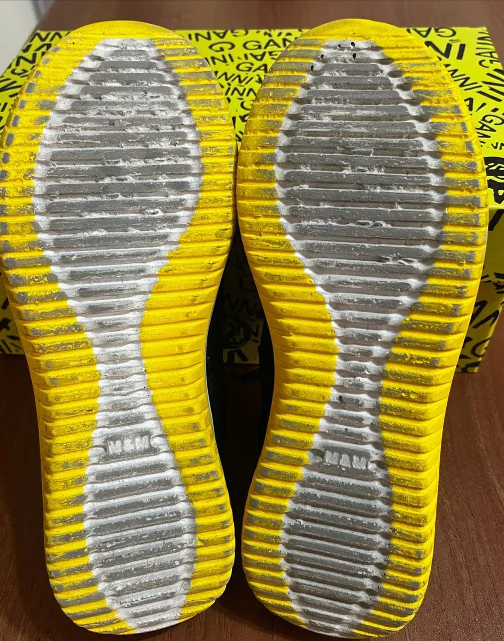 دوتا کتونی ۳۰۰ هر دو کاملا سالم|کیف، کفش، کمربند|رشت, جهاد|دیوار