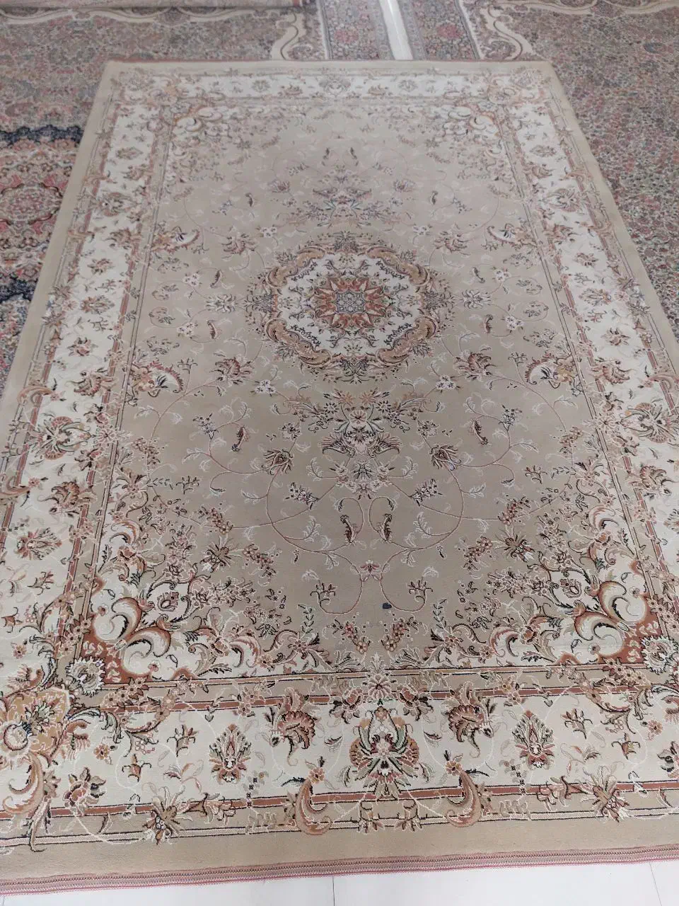 فرش ۶ متری  تک|فرش|نیشابور, ۲۲ بهمن|دیوار