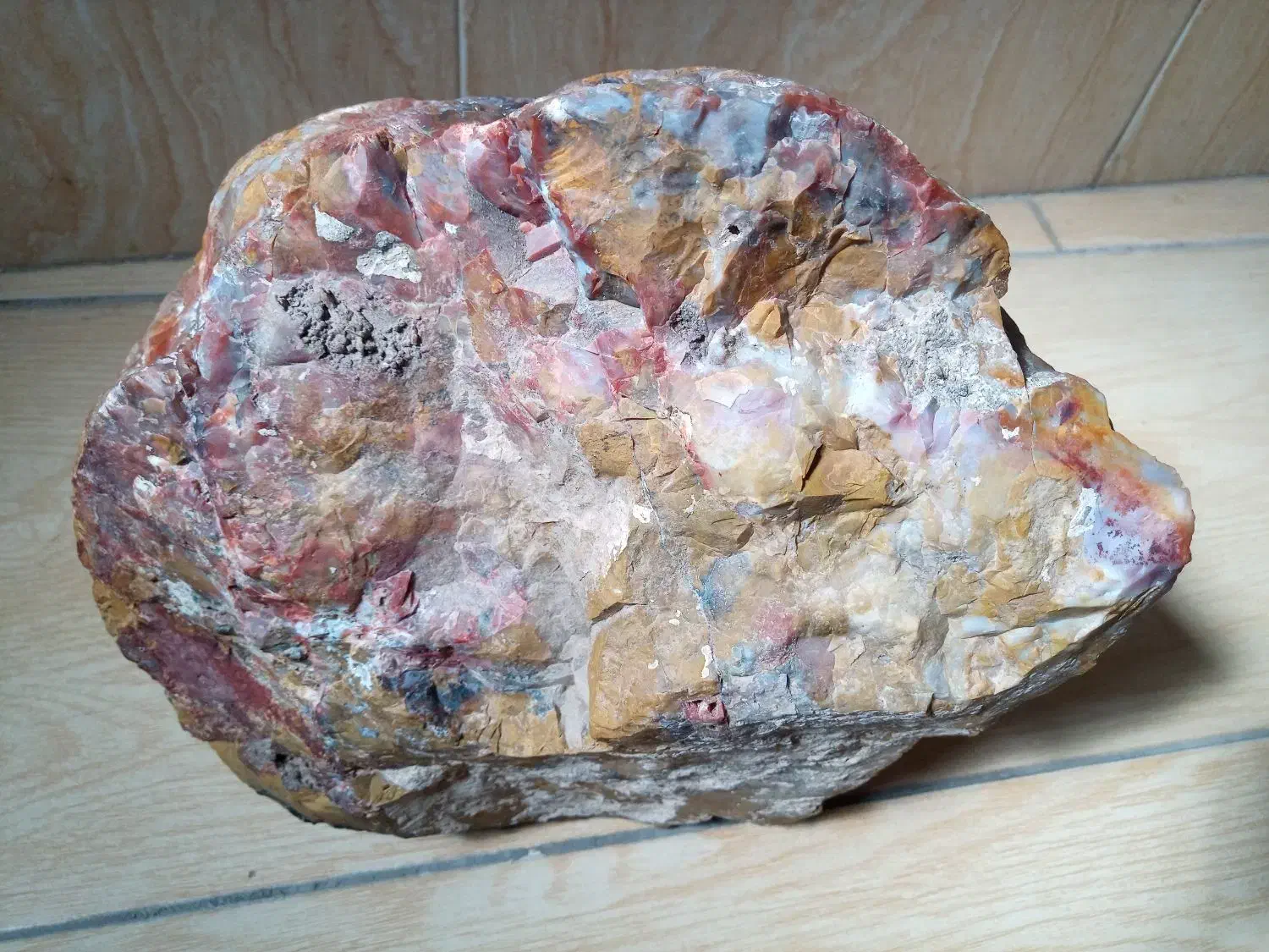 سنگ قیمتی ناشناس|جواهرات|تبریز, |دیوار