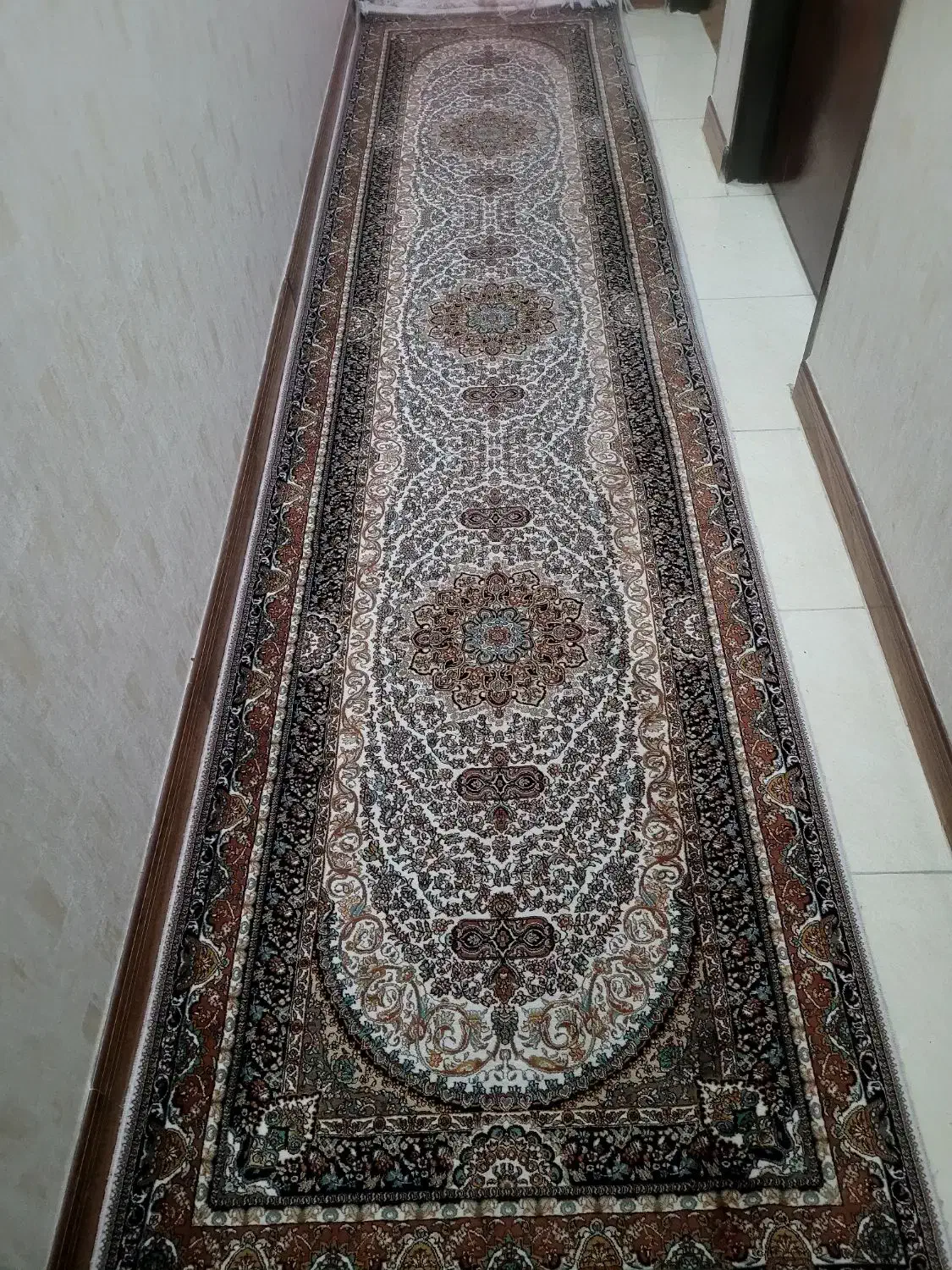 فرش راه رویی درجه یک|فرش|اصفهان, باغ زیار|دیوار