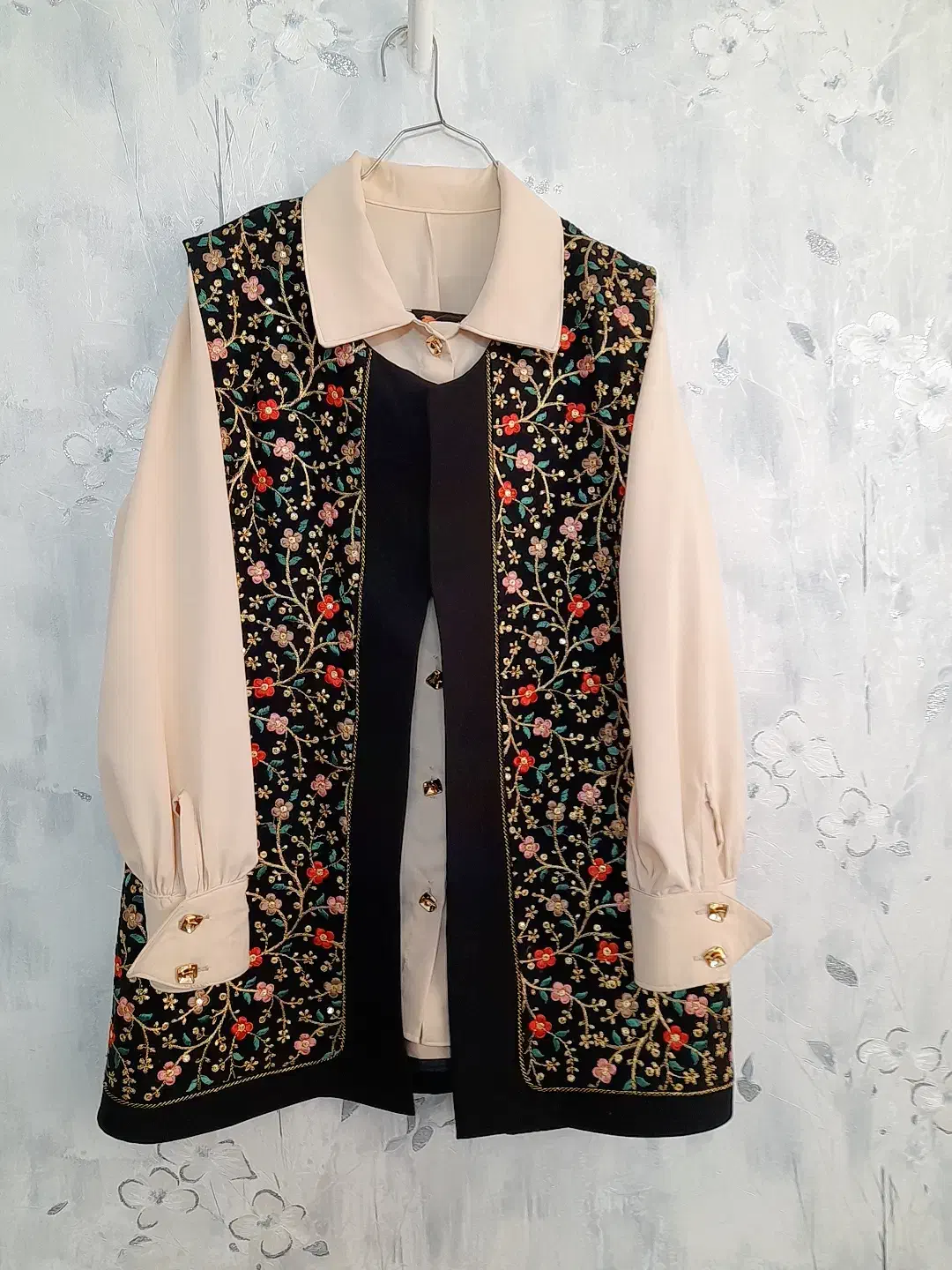 خیاط خیاطی دوخت لباس بانوان و کودک پذیرفته میشود|خدمات پیشه و مهارت|اراک, |دیوار