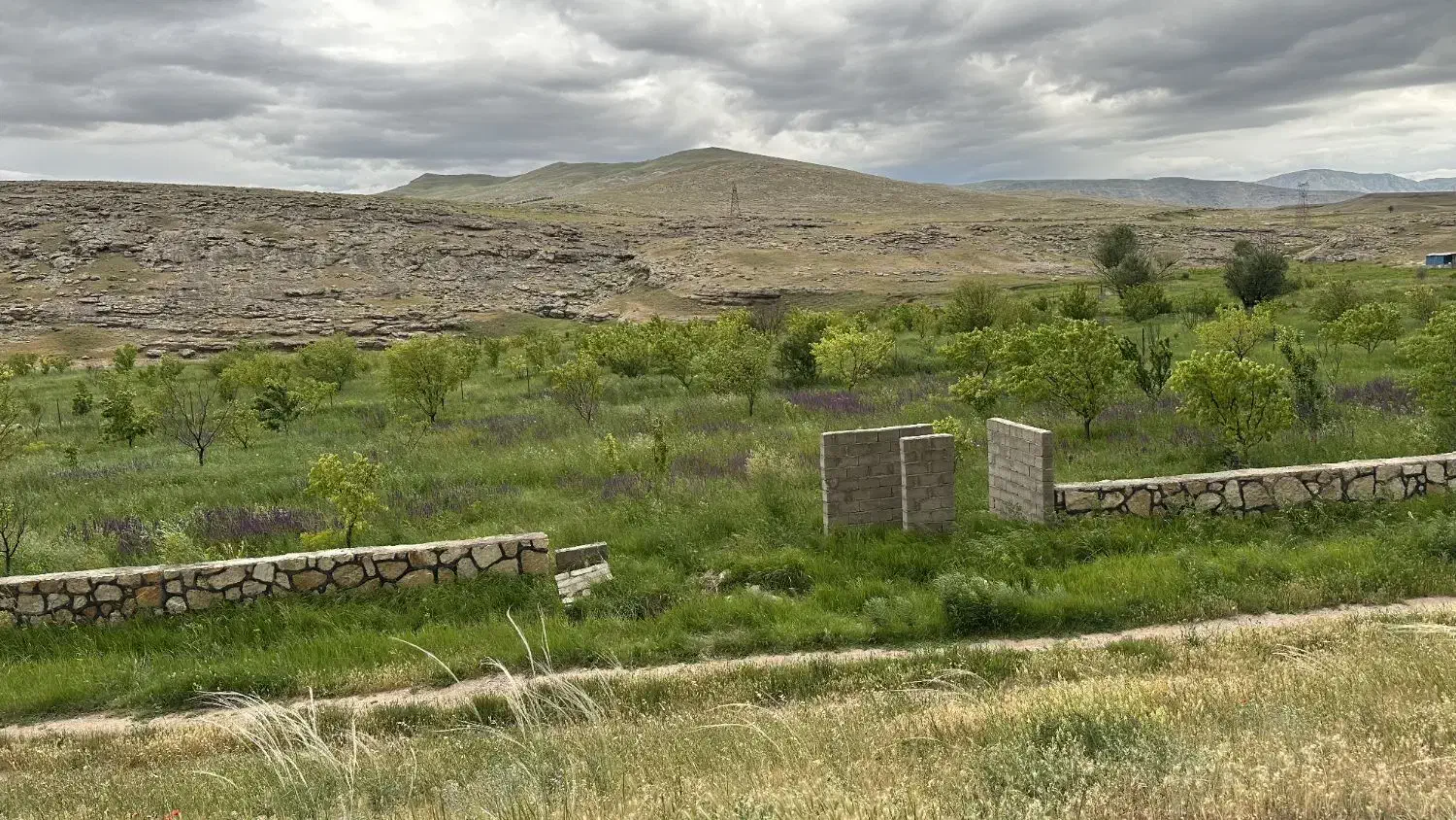 قواره باغ ۱۵۰۰ متری بر جاده ترانزیتی|فروش زمین و ملک کلنگی|ماکو, |دیوار