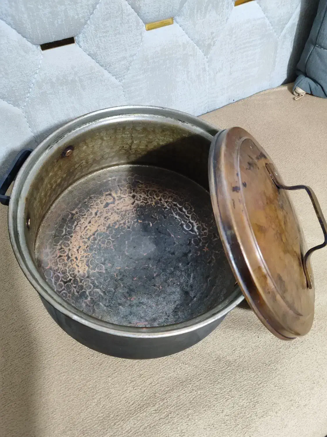 دیگچه مسی|کلکسیون اشیاء عتیقه|آران و بیدگل, |دیوار