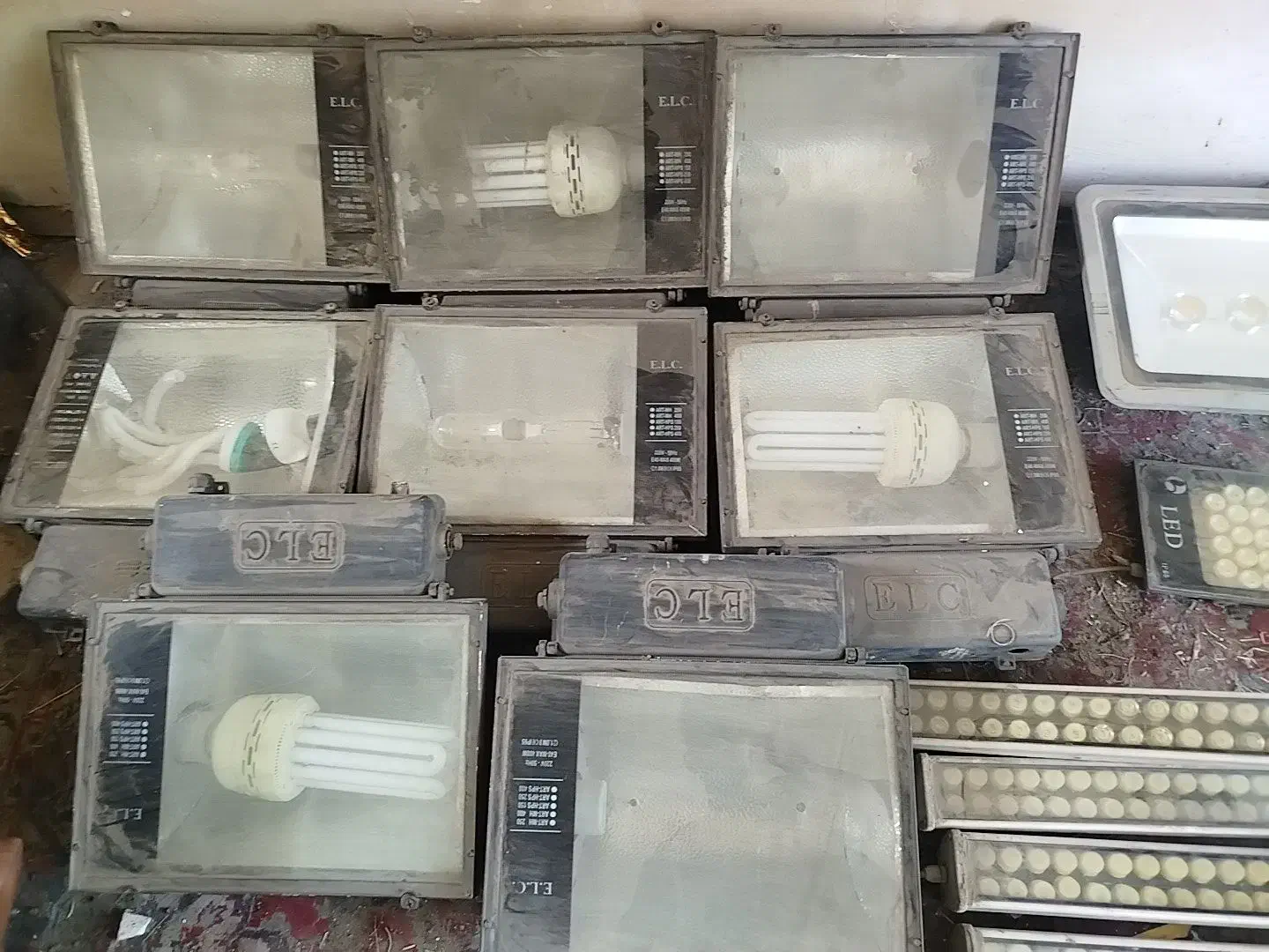 14عدد پروژکتور|لامپ و چراغ|تهران, قاسم‌آباد|دیوار