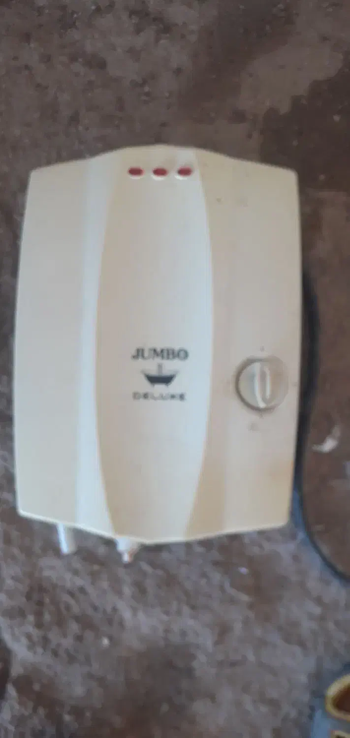 یک عدد ابگرمکن فوری برقی و یه پمپ اب|آبگرمکن، پکیج، شوفاژ|خرمشهر, |دیوار