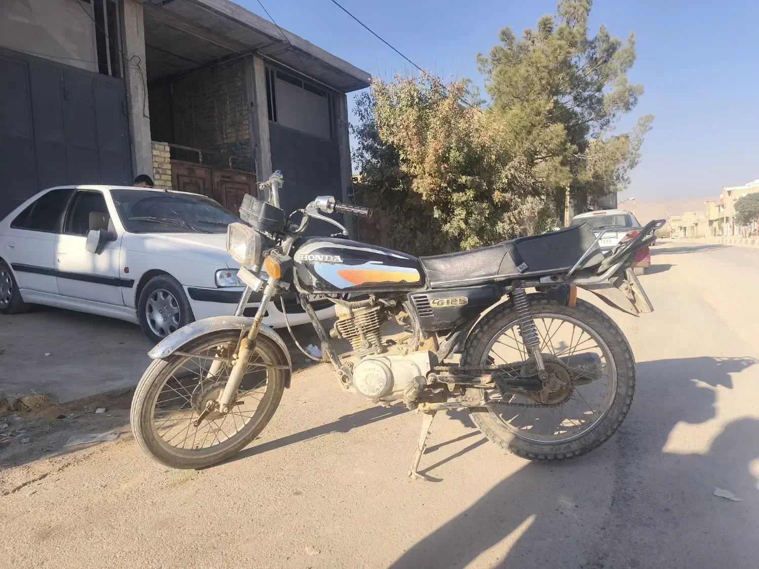 موتور مدل 83 پلاک قدیم مدارک کامل|موتورسیکلت|شیراز, کفترک|دیوار