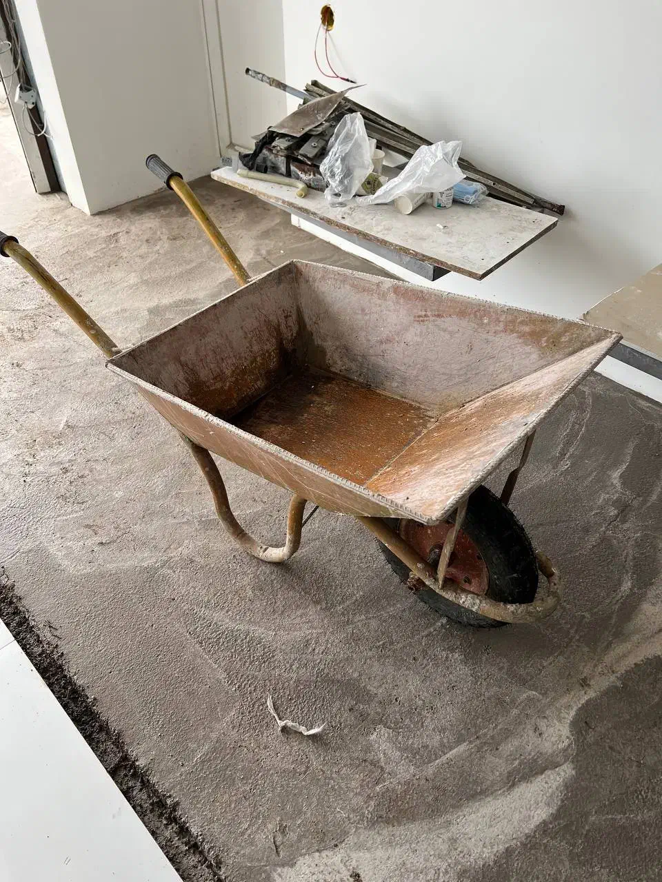 فرقون نو|مصالح و تجهیزات ساختمان|بندر انزلی, لیچارگی حسن رود|دیوار