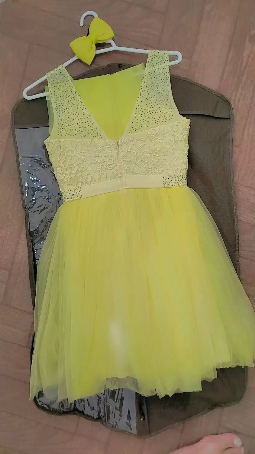 لباس عروسی|لباس|خوی, |دیوار