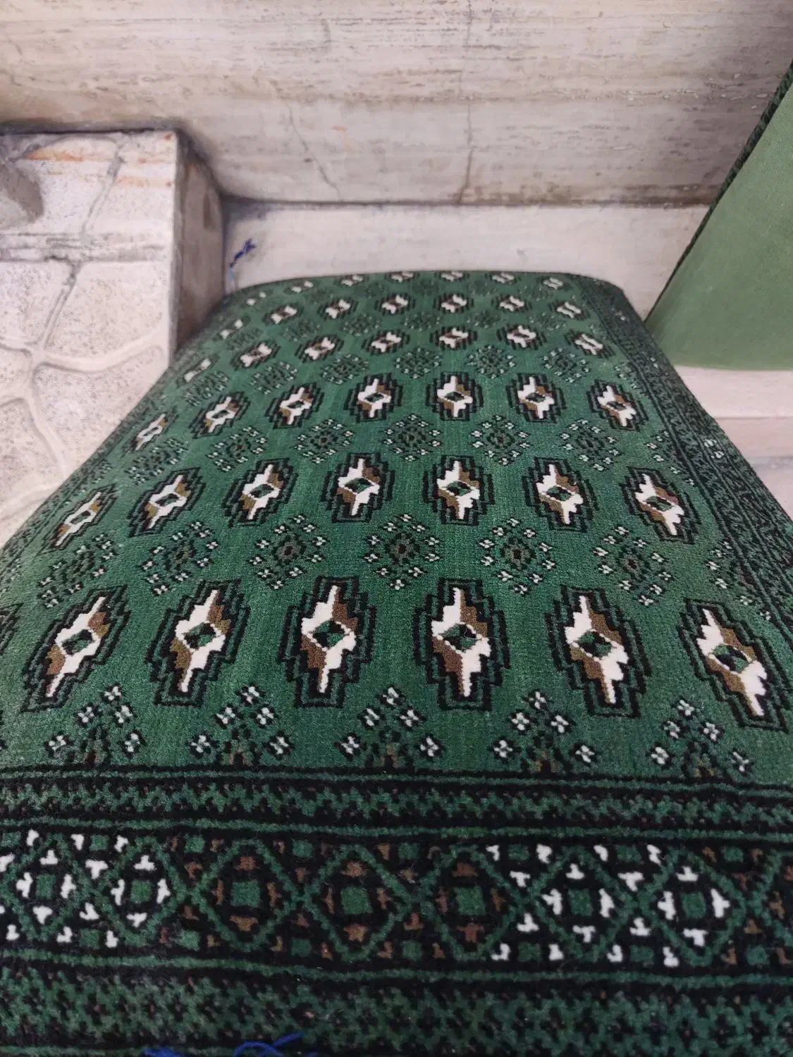 یک جفت پشتی سالم به همراه ۲ میز باهم 500|پشتی|کرج, شهرک بنفشه|دیوار