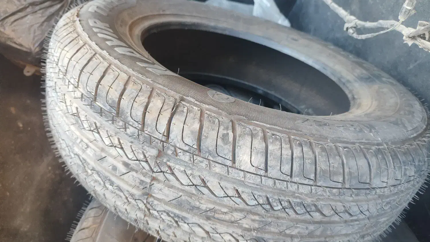 لاستیک پژو|قطعات یدکی و لوازم جانبی|قائن, |دیوار