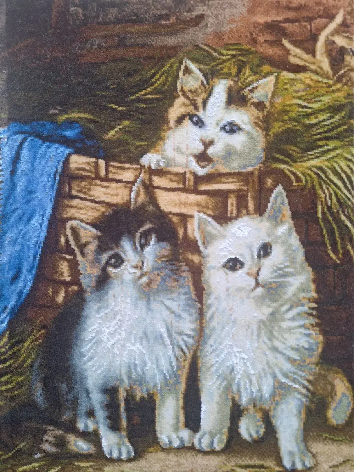 فرش دستباف سه گربه بازیگوش برجسته شده|تابلو فرش|اصفهان, سپاهان‌شهر|دیوار