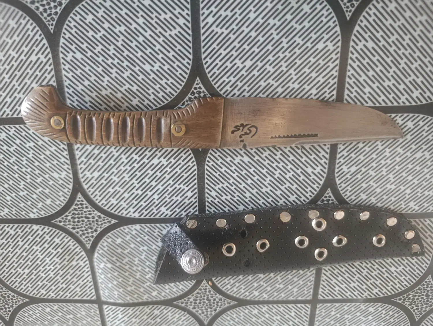 چاقو محمد قمی(غلاف چرم طبیعی)|کلکسیون اشیاء عتیقه|قم, هنرستان|دیوار